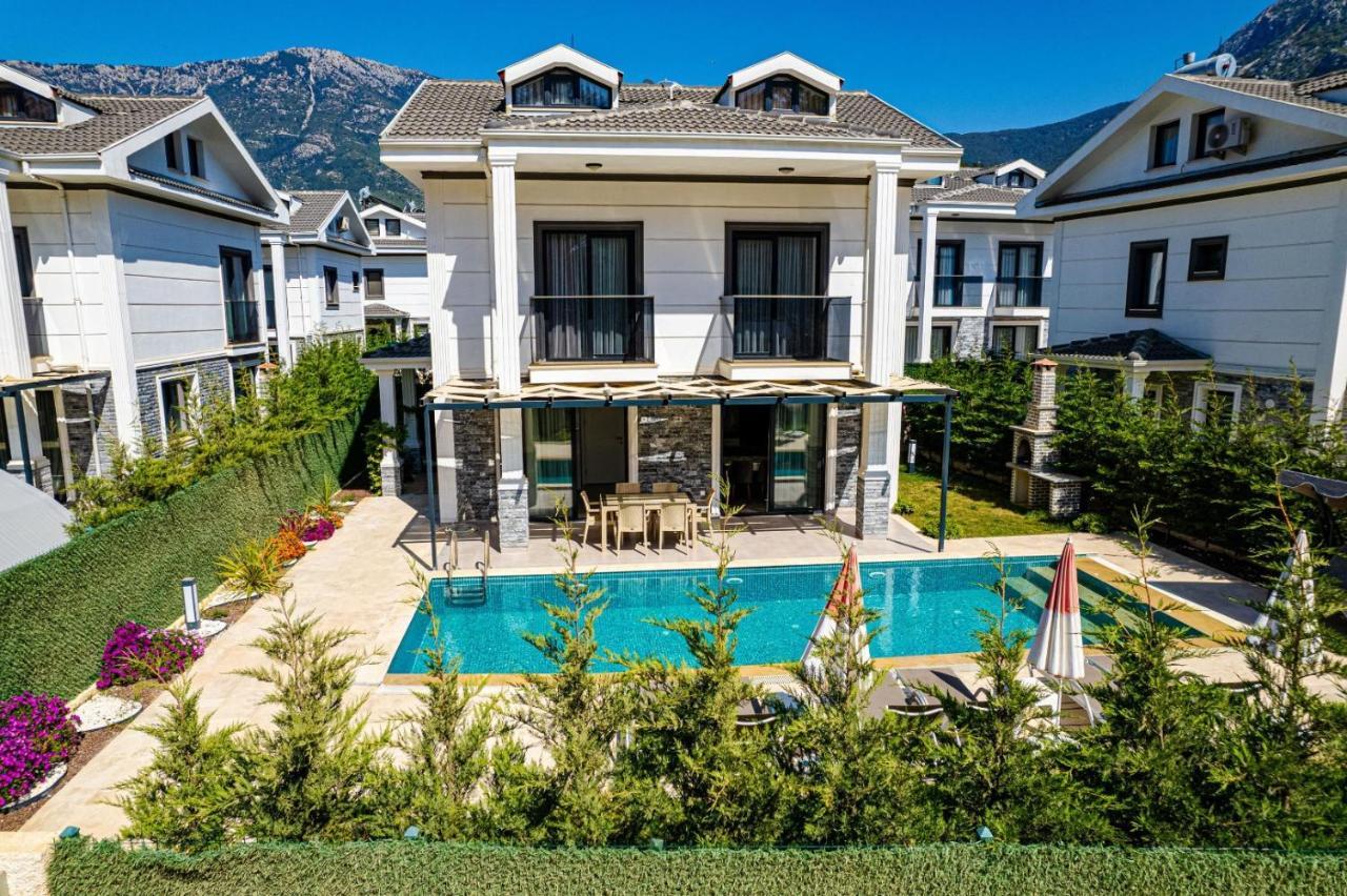 4 Bedroom Holiday Villa In Hisaroenue Oeluedeniz- Gold Rose Fethiye Eksteriør billede