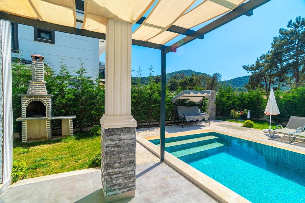 4 Bedroom Holiday Villa In Hisaroenue Oeluedeniz- Gold Rose Fethiye Eksteriør billede