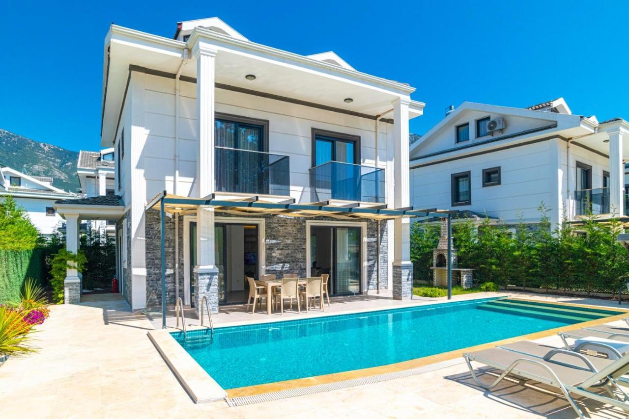 4 Bedroom Holiday Villa In Hisaroenue Oeluedeniz- Gold Rose Fethiye Eksteriør billede