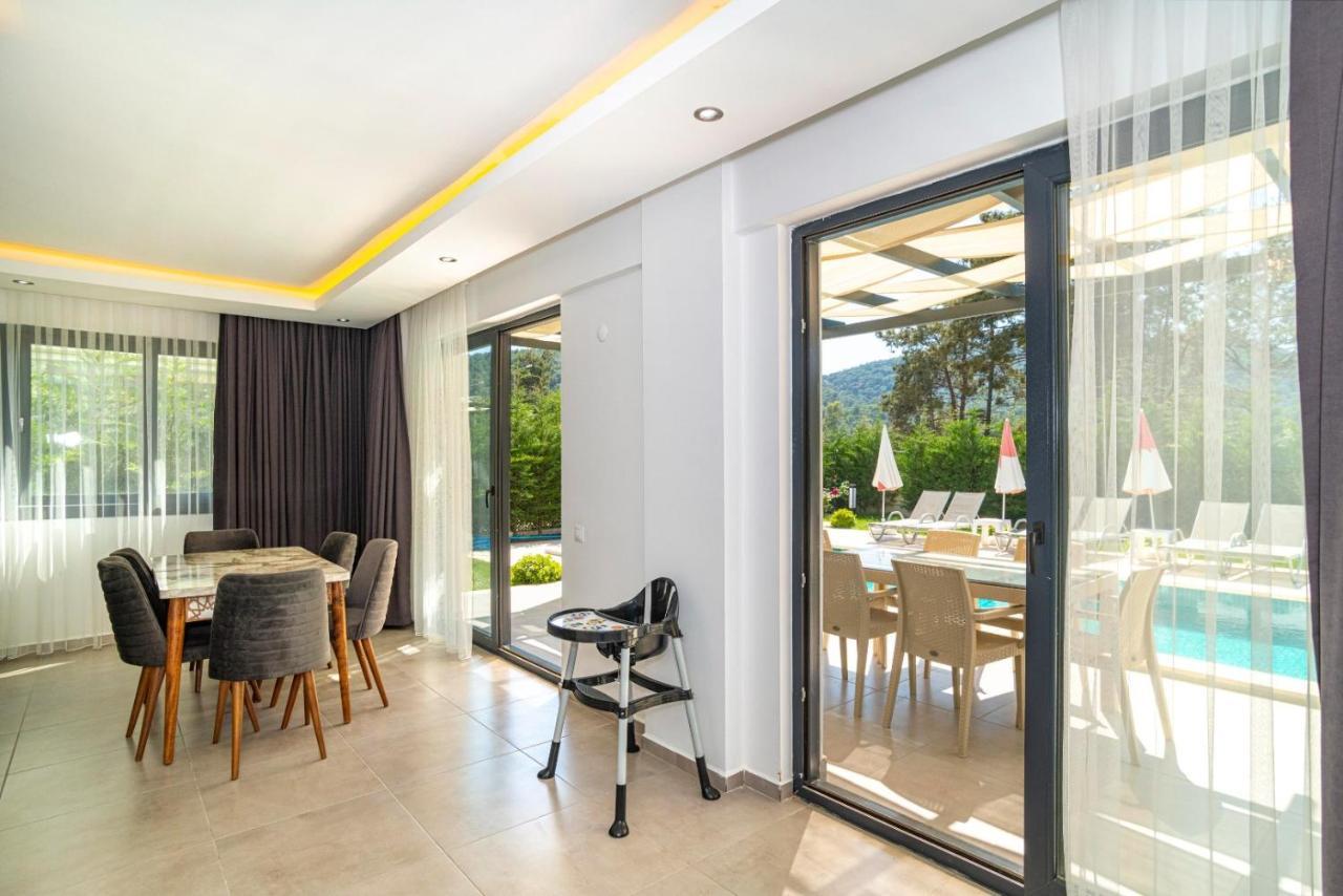4 Bedroom Holiday Villa In Hisaroenue Oeluedeniz- Gold Rose Fethiye Eksteriør billede