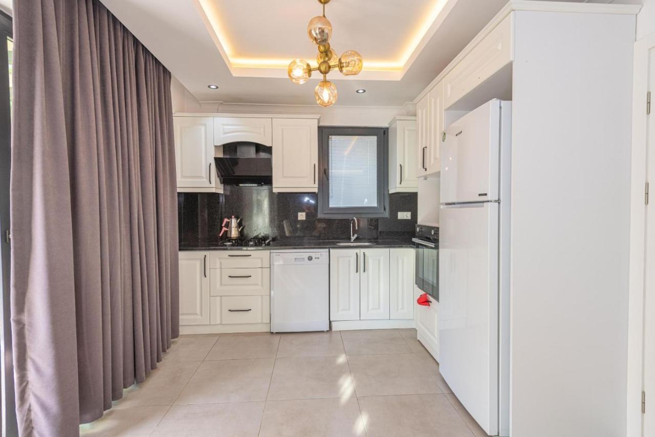 4 Bedroom Holiday Villa In Hisaroenue Oeluedeniz- Gold Rose Fethiye Eksteriør billede