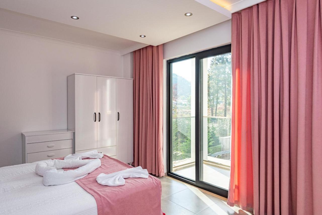 4 Bedroom Holiday Villa In Hisaroenue Oeluedeniz- Gold Rose Fethiye Eksteriør billede