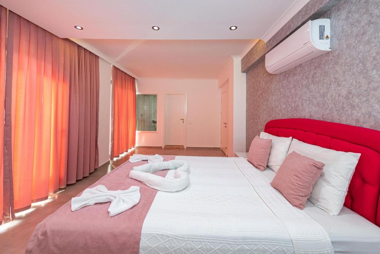 4 Bedroom Holiday Villa In Hisaroenue Oeluedeniz- Gold Rose Fethiye Eksteriør billede