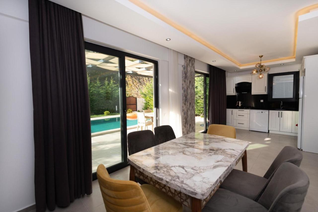 4 Bedroom Holiday Villa In Hisaroenue Oeluedeniz- Gold Rose Fethiye Eksteriør billede