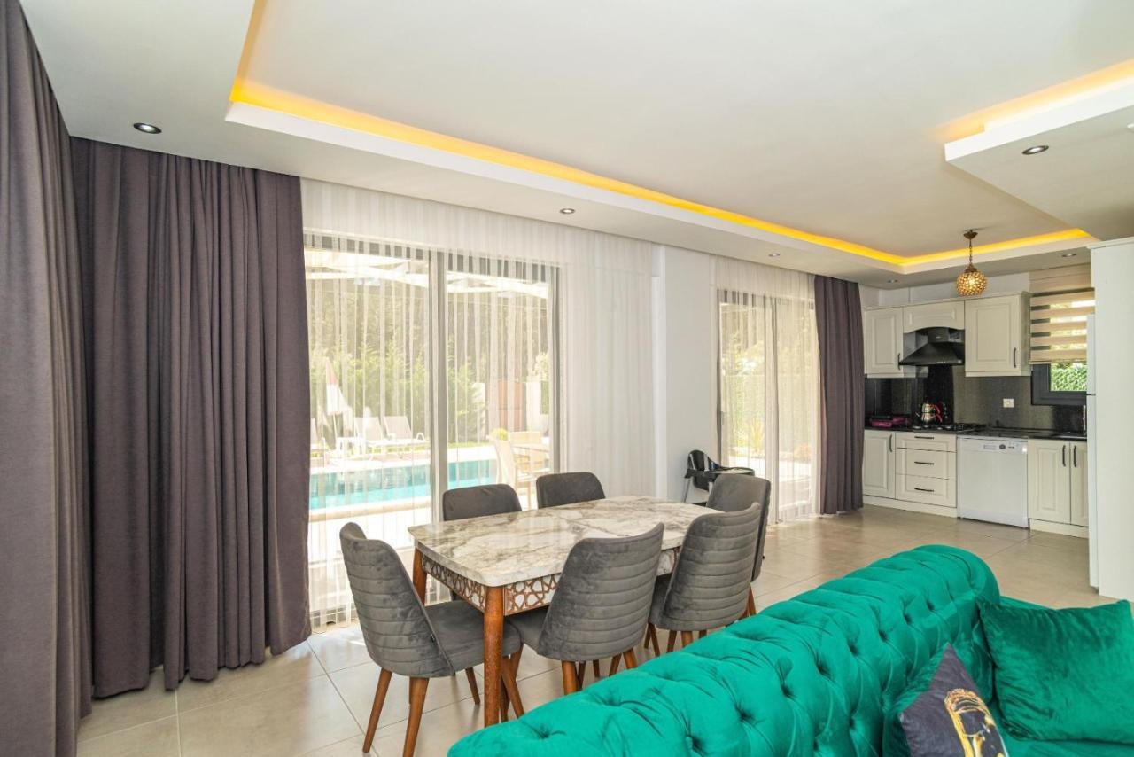 4 Bedroom Holiday Villa In Hisaroenue Oeluedeniz- Gold Rose Fethiye Eksteriør billede