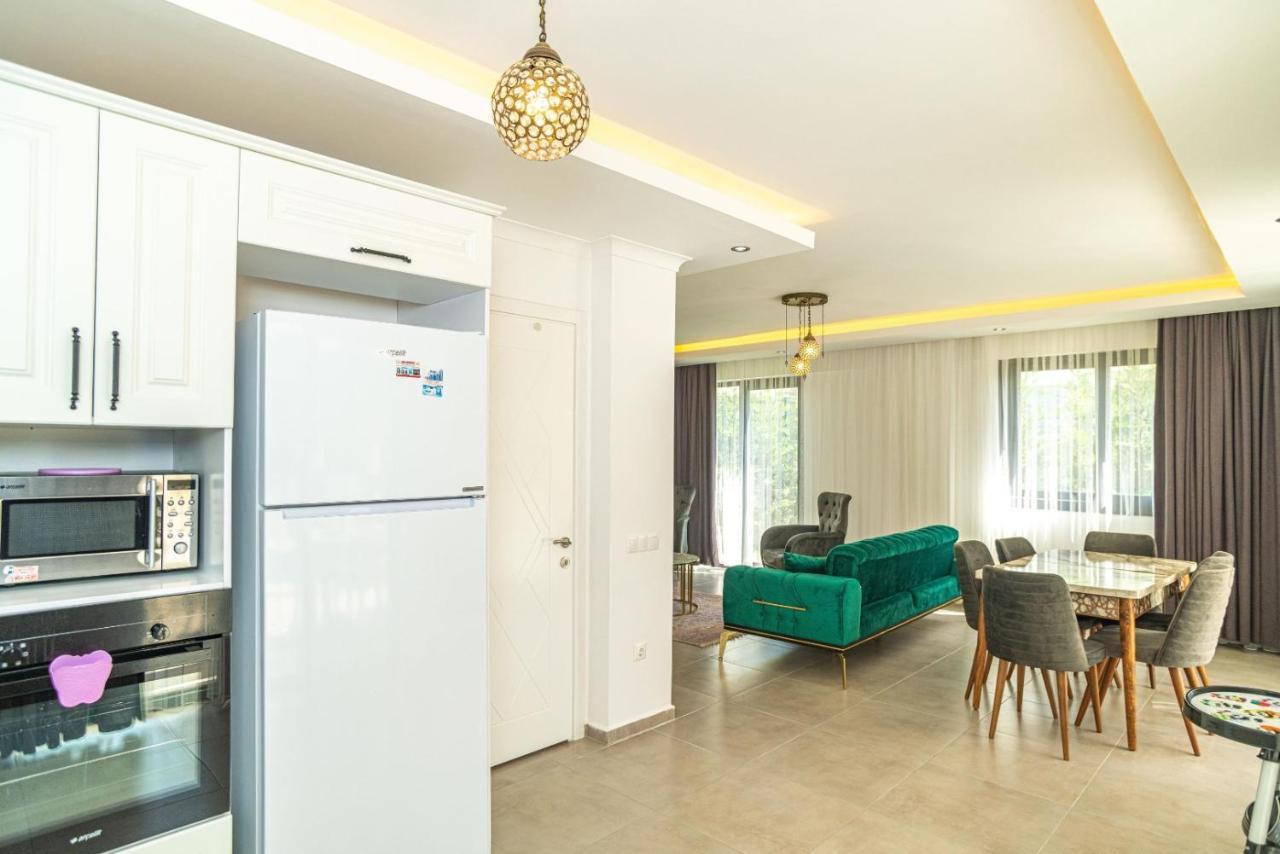 4 Bedroom Holiday Villa In Hisaroenue Oeluedeniz- Gold Rose Fethiye Eksteriør billede