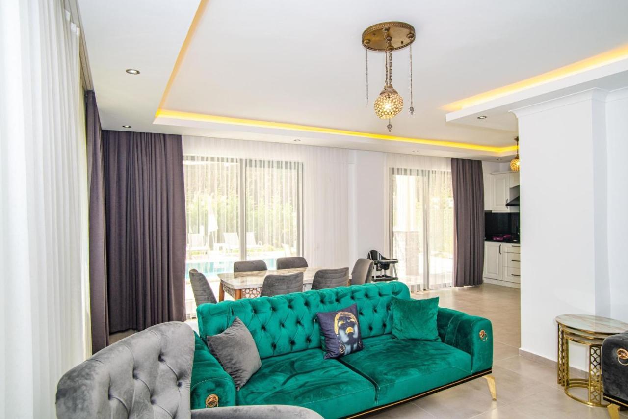 4 Bedroom Holiday Villa In Hisaroenue Oeluedeniz- Gold Rose Fethiye Eksteriør billede
