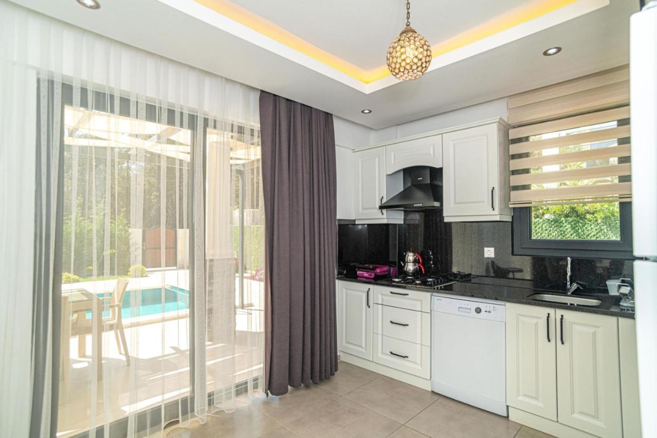 4 Bedroom Holiday Villa In Hisaroenue Oeluedeniz- Gold Rose Fethiye Eksteriør billede
