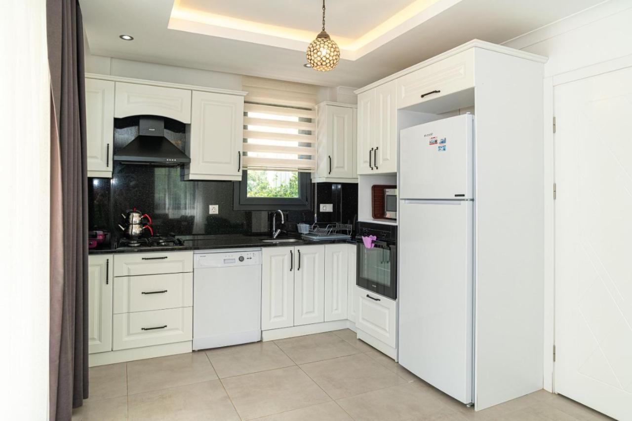 4 Bedroom Holiday Villa In Hisaroenue Oeluedeniz- Gold Rose Fethiye Eksteriør billede